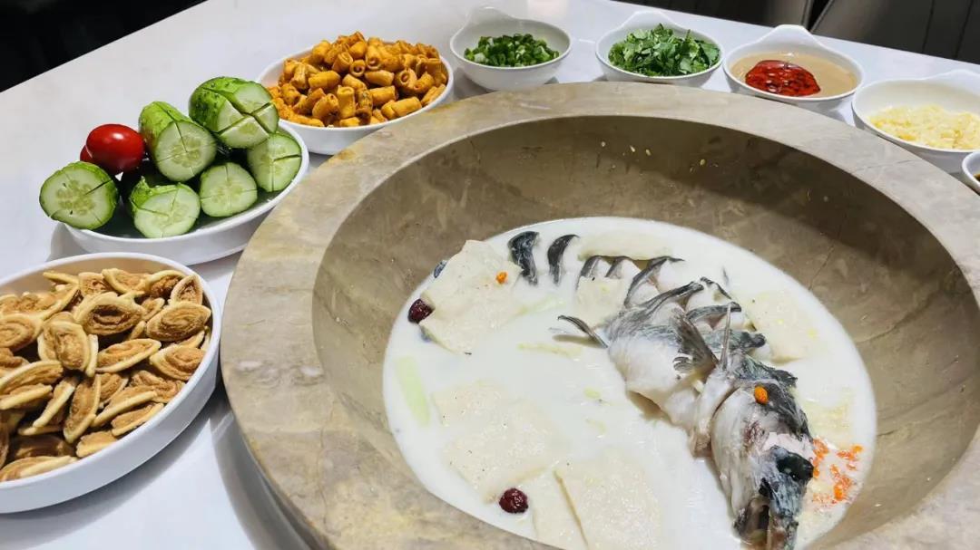 【北京|昌平区】会冒烟的石锅鱼!肉质鲜美,自带仙气!