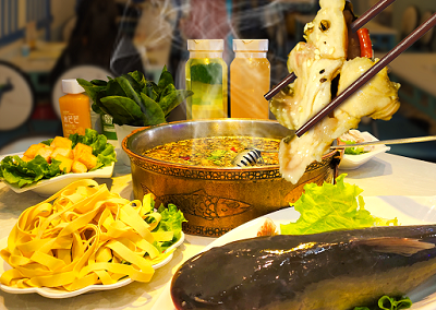 未央区丨凤城三路 一勺热油下去 鱼香飘千里 79抢价值236元 大河宴鱼馆 火锅4人餐 江团鱼2斤 口味5选1 鲜豆皮 鱼豆腐 手工面 虾饺 海带 菠菜 橙汁 芭芭拉