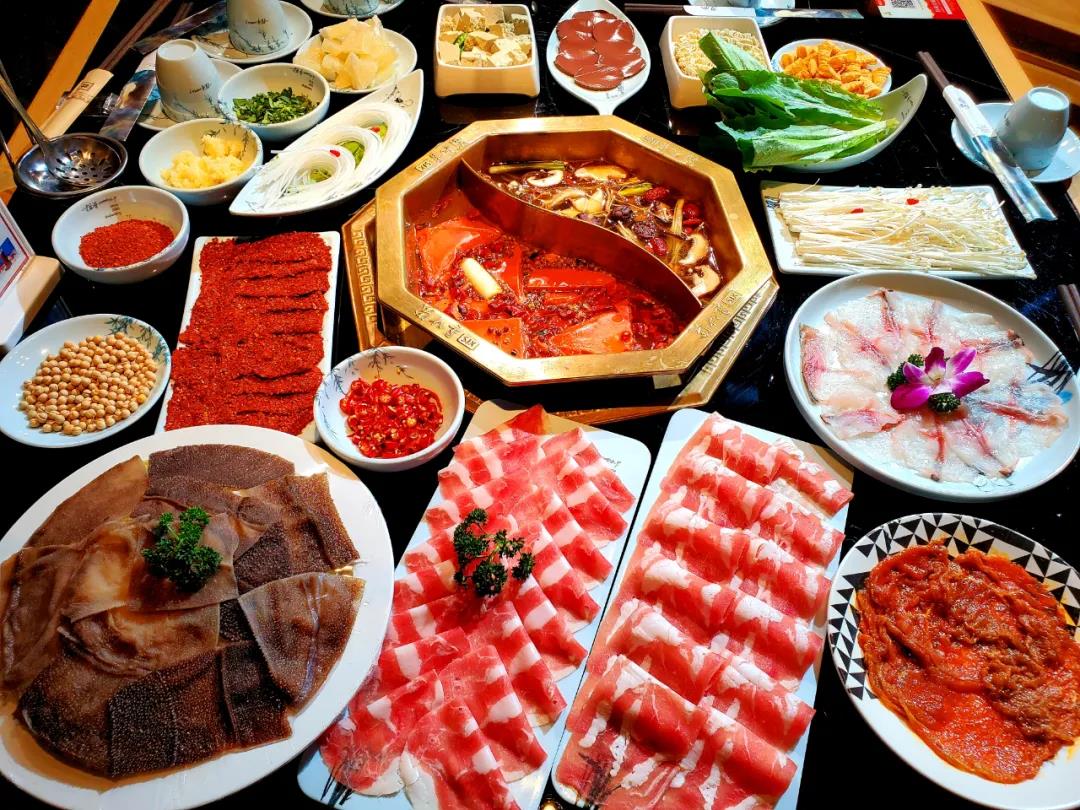 莲湖区桃园店 地道火锅吃到爽 168抢价值443元 蜀九香 4人餐 牛油菌汤鸳鸯锅 大刀毛肚 秘制牛肉 精品肥牛 内蒙羔羊肉 荷花鱼片 麻辣鸡胸肉 棒棒鸭血 金针菇 时蔬 老豆腐 水晶粉等 芭芭拉