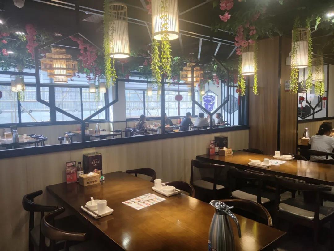 【庐阳区|淮河路】有温度有味道的小炉菜!引爆你味蕾!99抢¥45「虹泥小厨」3-4人餐=诸葛烤鱼/地锅鸡+秘制猪手+鸭五件+N