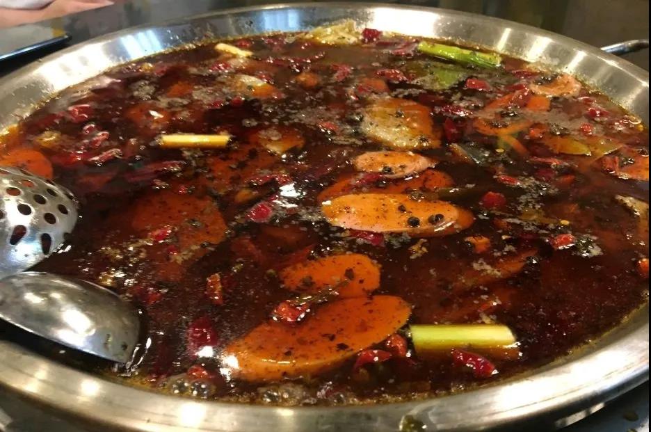 【天府新区|华阳戛纳湾|免预约】十年老店,地道老成都味!仅69.9元抢味之源三味鱼3-4人餐=黔鱼/红沙/花鲢(3斤)+香辣/酸菜锅底+撒尿牛丸+火腿肠+青笋片+老豆腐+原汤碟3-4份!