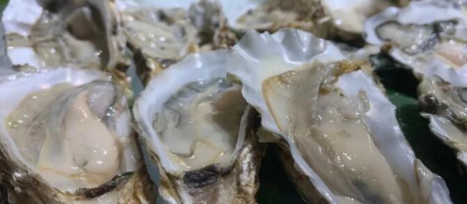 【339电视塔旁|五星酒店180°32层夜景空中自助】¥118=1大1小「世茂成都茂御酒店」自助晚餐!¥268=2大2小或2大1老1小!N多海鲜+生蚝+安格斯牛排不限量!限周四-周日使用!还有小丑表演
