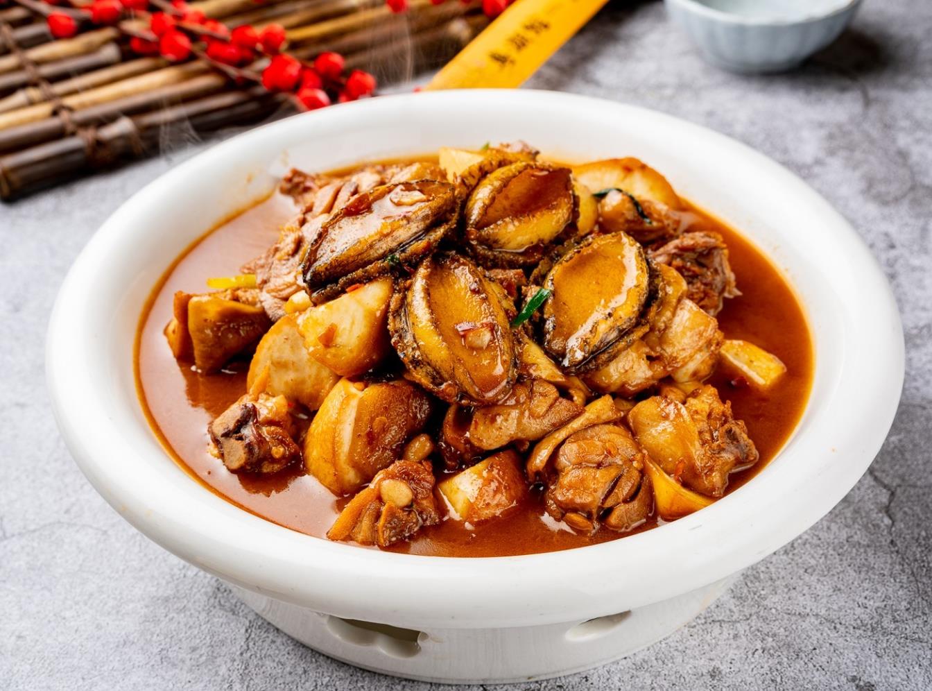 鲍鱼红烧清远鸡,狮头鹅肉,香炒鹅胗等等都是一绝!