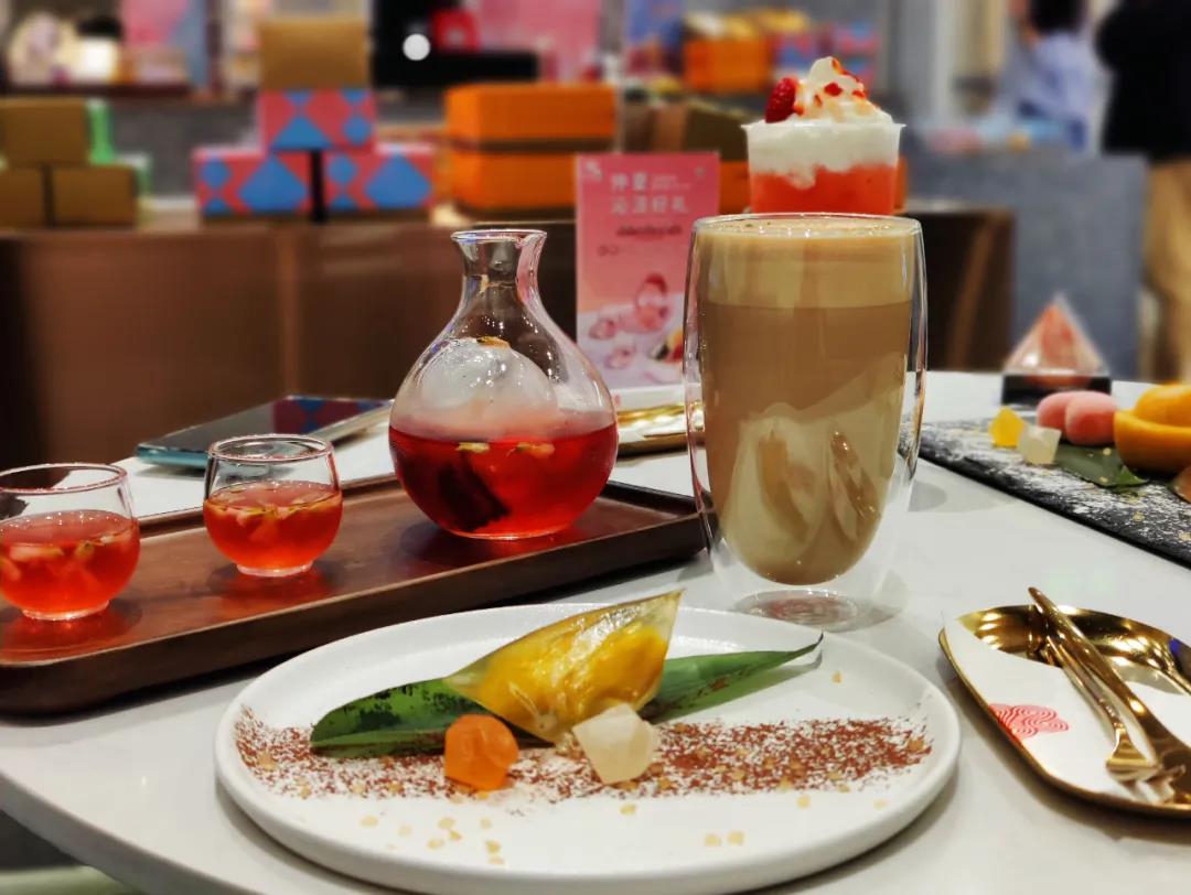 【成都|锦江区】引茶为伴,富乐为礼!¥29.9抢单人下午茶套餐(饮品6选1 +冰粽3选1 +两颗琥珀糖)!¥59.9抢双人下午茶套餐(饮品10选1+咖啡三选1+冰粽3选1+小慕斯3选1+两颗琥珀糖)