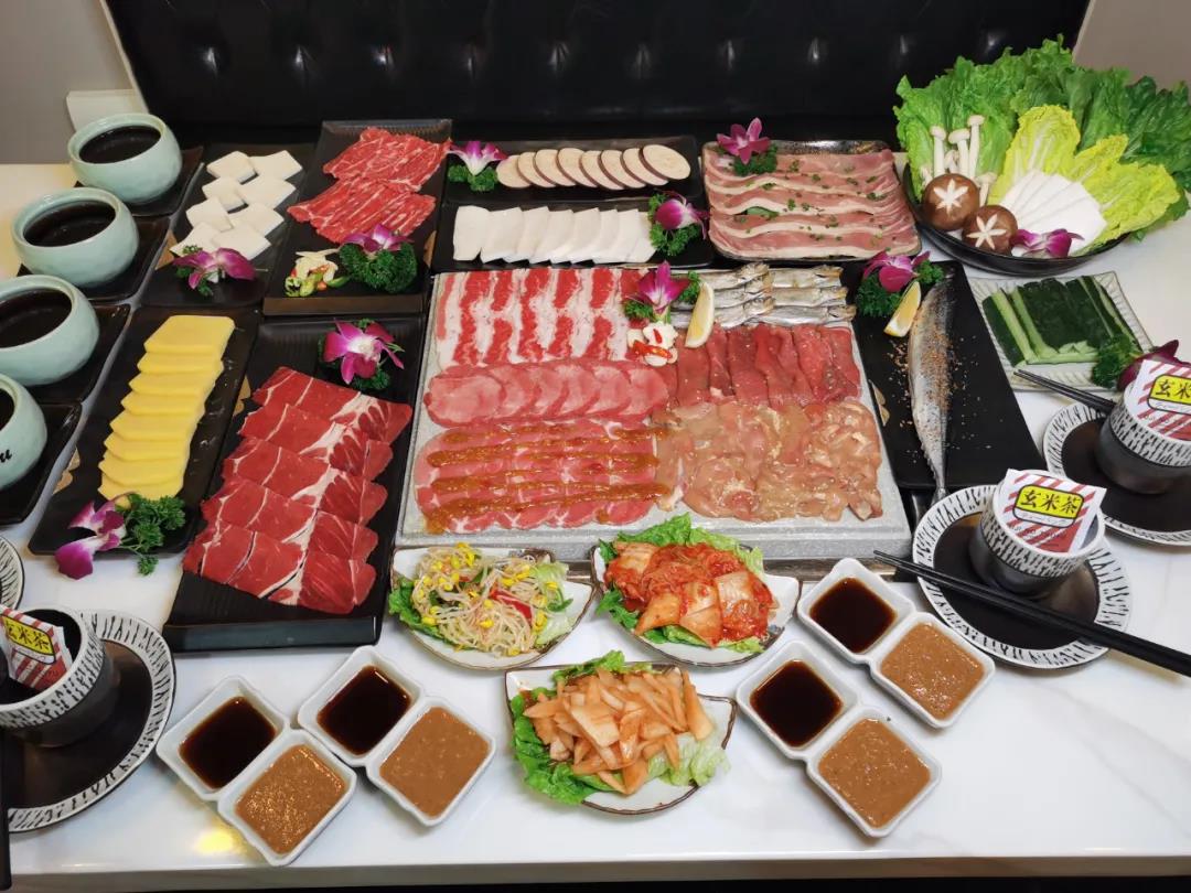 【海珠|江泰路C口|炫铁烧】轻奢日式烤肉盛宴!仅138元抢门市价377元「炫铁烧日式铁板烤肉」豪华4人餐,地道日式烤肉+特色料理