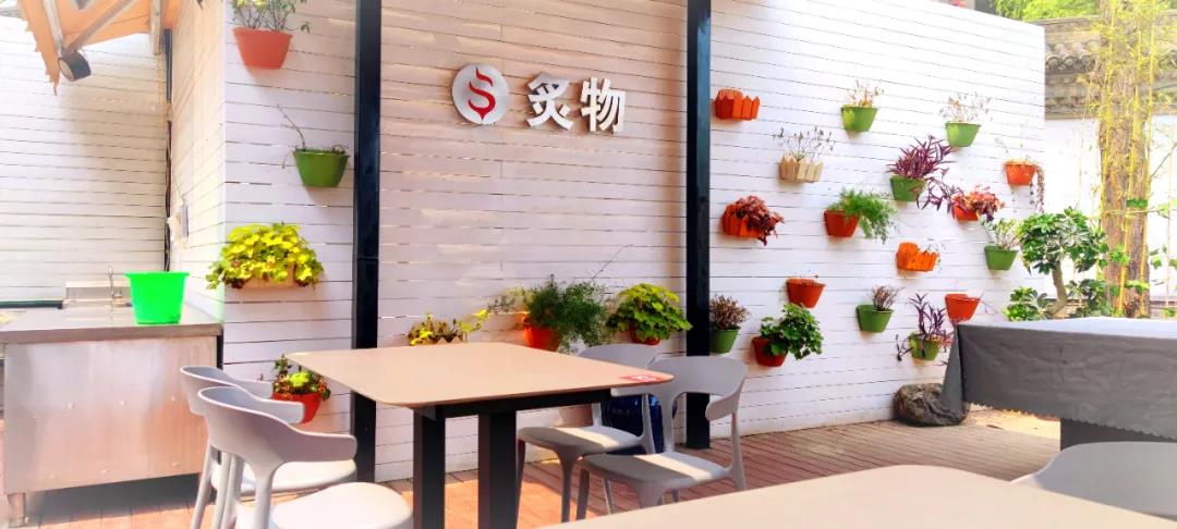 【西咸新区丨沣东新城】品老巷街头的精品烤肉!¥59抢价值122元「炙物东北特色烧烤」2-3人餐=蒜香牛五花+精品猪大排+金针菇+生菜+干豆腐!89元抢4-6人餐=牛五花+猪大排+龙纹双味猪五花等!