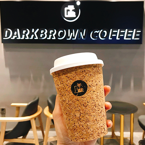 【昌平|万达广场】du家特制咖啡!颜值与内涵并存!仅¥14.9起抢「DarkBrowm COFFEE」=拿铁咖啡/蛋糕3选1