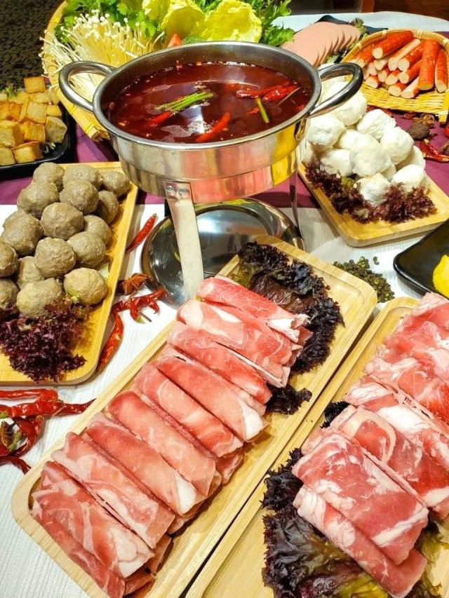 实现火锅和海鲜自由!¥133抢价值298元「富力万达嘉华度假酒店」单人自助晚餐!¥258抢2大1小自助晚餐!海鲜/火锅/日料等N
