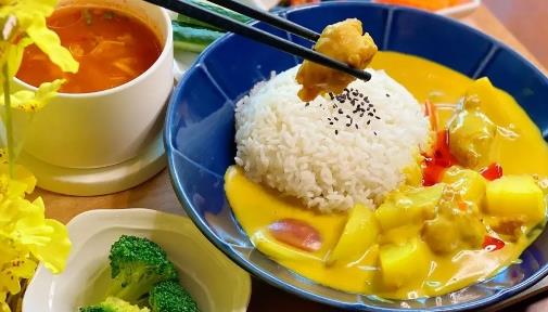 【重庆|光环购物公园】地道泰式小吃!享尽东南亚风味佳肴!¥68抢价值154元「THAI泰国街头美食」咖喱饭3款选2+小吃+奶茶