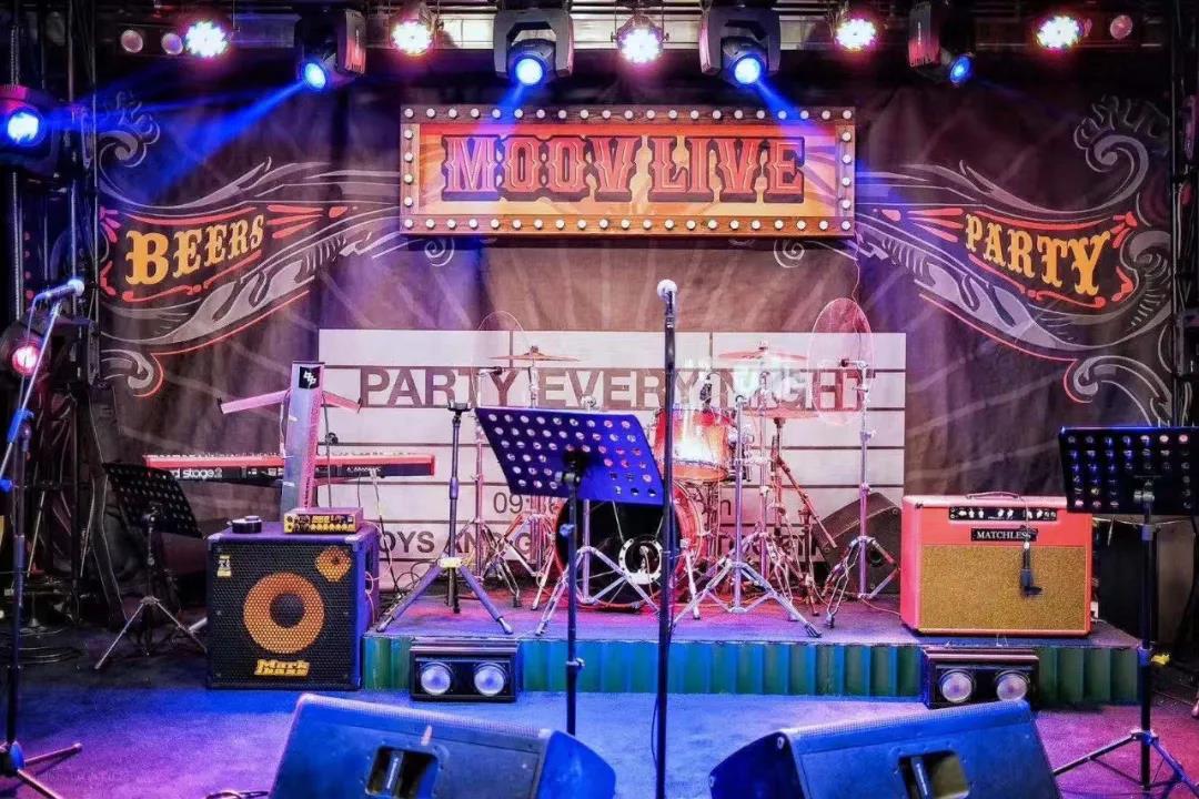 打工人们夜晚的乌托邦!¥69抢价值230元「Moovlive俱乐部」套餐=可乐桶1桶(约1.8升)+幸运果盘1份+黄油吐司+干果小吃+炸薯+英式炒蛋+蜂蜜芥末烤肠!