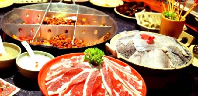 【南岸区四公里】麻辣鲜香的川式火锅豪横来袭!¥88抢价值224元「爽坝老火锅」4人餐!屠场鲜毛肚+爽坝双椒牛肉+爽坝火山肥牛+N
