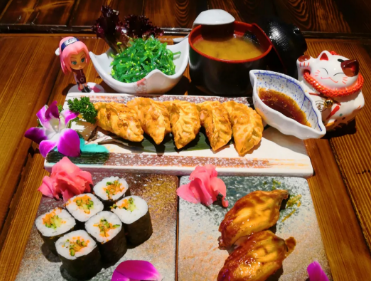 【东葛路·年初大特惠】精致日料!燃爆味蕾!¥29.9抢价值93元「太燃」单人套餐=中海海草+日式煎饺+鳗鱼寿司+青瓜蟹子小卷+海鲜味增汤+茶味费!¥69.9抢双人套餐