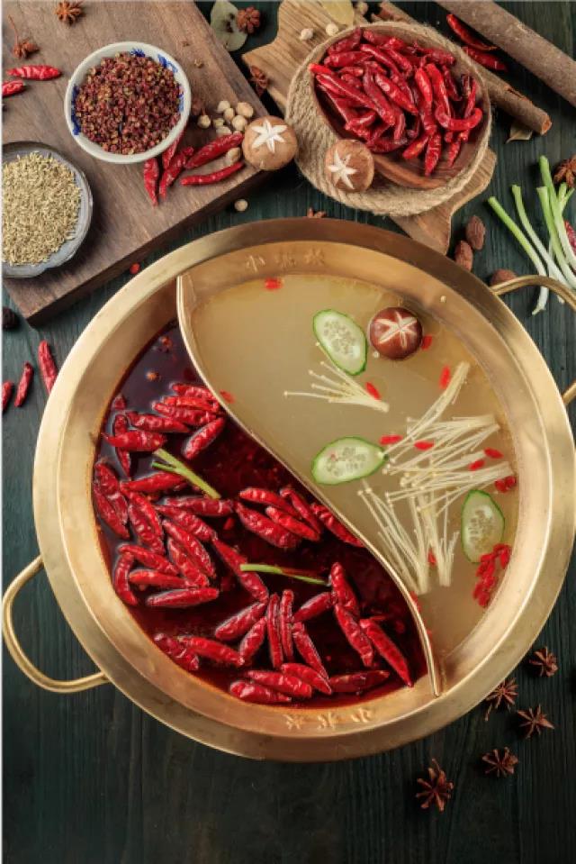 【五江天街店·小龙坎火锅】火锅控心目中的sheng地!爆款鸳鸯锅来袭!108元起抢2-3人餐=红白鸳鸯锅+四荤四素+小吃