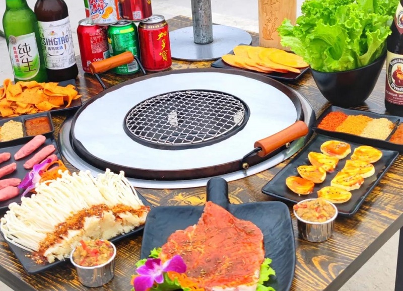 9抢价值118元「口口香地桌烤肉」双人餐=韩式烤肠 秘制大排 金针菇