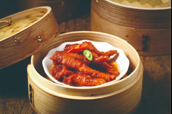 【青秀区·航洋城】一起叹美味早茶!低至69元抢门市价149元「万国酒家」套餐=凉拌云耳+鼓汁蒜香排骨+百酱蒸凤爪+即灼靓菜心+干炒牛河+香滑浓豆浆2杯