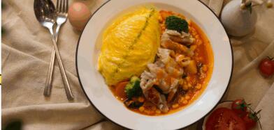 【3店通用丨免预约】简单又美味的网红料理!¥39.9抢价值84「奈也日式咖喱蛋包饭」双人餐=炸鸡块咖喱蛋包饭+番茄肥牛蛋包饭+N