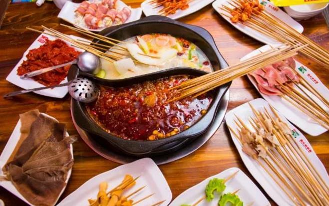【步行街】12月25日盛大开业!仅¥78购「小郡肝串串香火锅」2-3人餐!特邀嘉宾安徽电视台著名主持人罗彬现场邀您一起撸串
