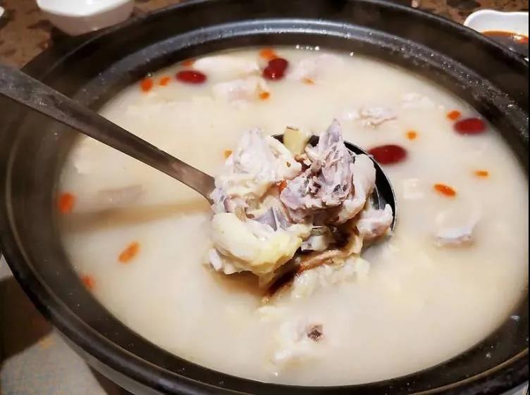 朝阳商业广场 | 珍馐美味!健康食补!低至9.9元抢价值98元「宾磊猪肚鸡」胡椒猪肚鸡中锅1份!味道鲜美可口!猪肚爽脆可口!