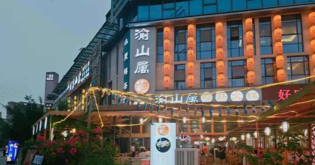 【武青南路站E口|地铁直达】人均¥20+,吃到扶墙走!¥88抢价值266元渝山属鸭肠3-4人套餐=6荤+5素+小吃含锅底油碟!连锁品牌!地道川渝风味!