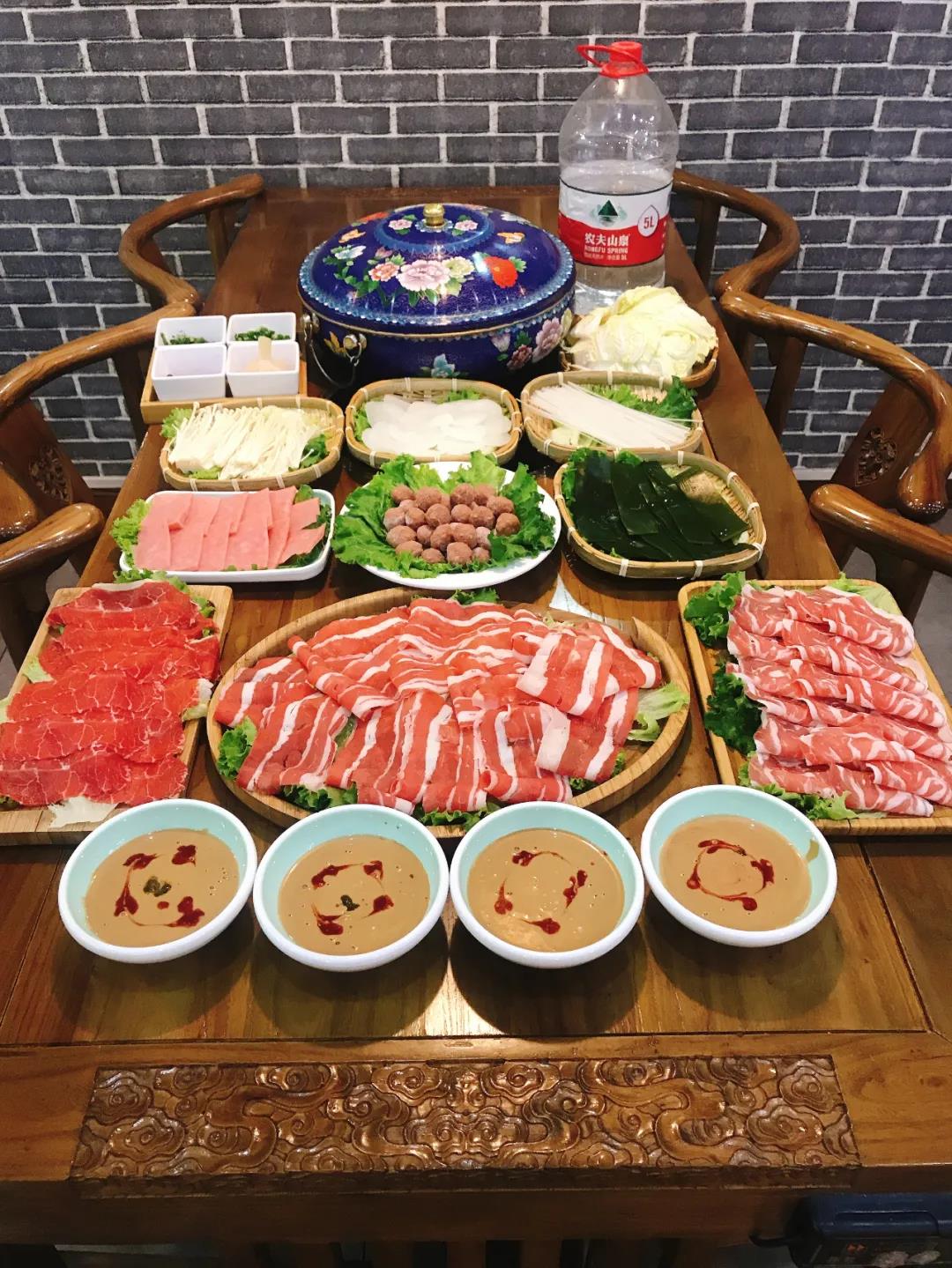 【新城区丨含元殿地铁口•铜锅涮肉•免预约】铜锅涮肉,吃的就是原汁原味!¥79抢价值278「南岸铜锅涮肉」4人餐=锅底2选1+肥牛1号+手切牛肉+N