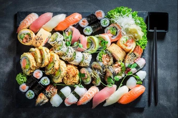 巨满足!节假日可用!6店通用,79元双人【一碌木】自助寿司~1米以下免费!100+款日料不限量!满足你对日料一切愿望!准备好256G胃,来实现日料畅吃的一大梦想,现点现做,免预约!打开你的胃开盘!