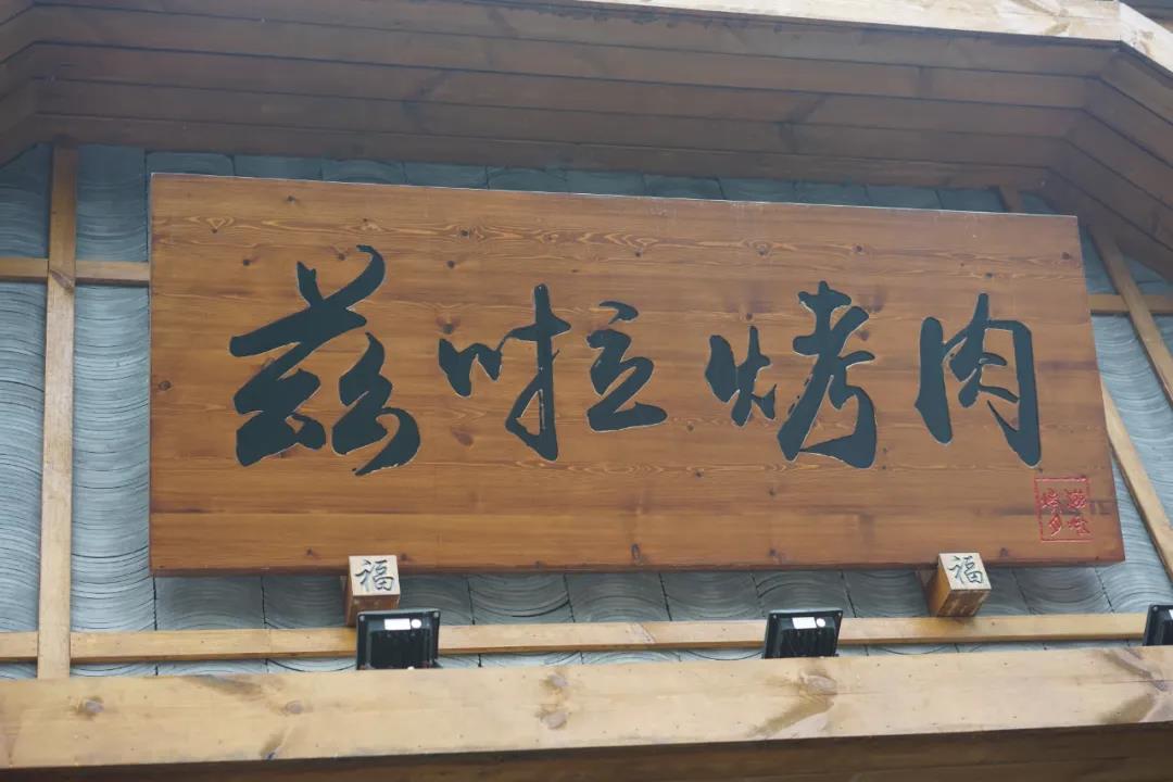 【青羊区 ▏同盛路|免预约】专业炒虾12年!靠谱!128元抢价值438元「兹啦烤肉」10斤小龙虾!蒜泥/麻辣2选1