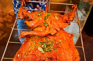 【两店通用】酥香可口,重庆烤全羊套餐!799元抢价值2741元「贵阳花溪羊洋阁&清镇林湖山庄」烤全羊约40斤+烤鸡+羊杂汤锅等
