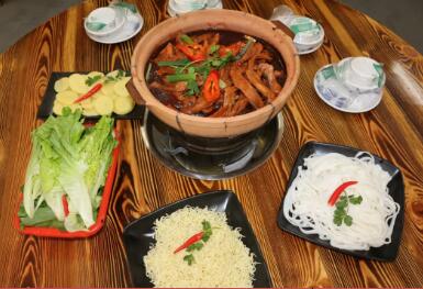 【西塱地铁F口|洞天食府】大件又抵食!髙氧绿色餐厅,仅98元抢门市价289元3-4人套餐=3斤掌亦煲+河粉+蔬菜拼盘+面食等