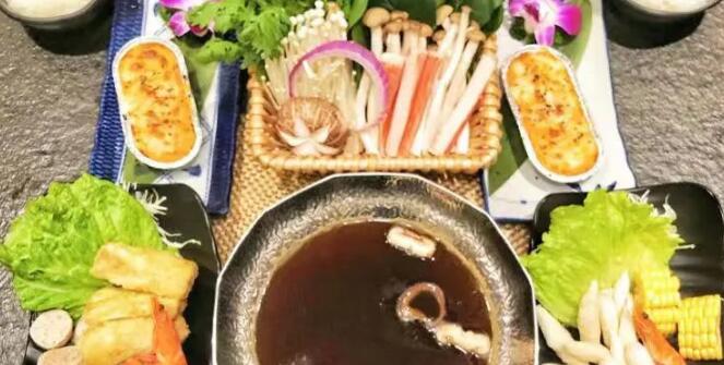 【绿地店】热气腾腾治愈整个冬天!¥88抢价值239「晓寿司」寿喜烧2-3人餐=锅底+安格斯牛肉+蔬菜拼盘+丸子拼盘(黑胡椒牛肉丸+墨鱼条+芝士年糕)+芝士红薯+三文鱼汤等!