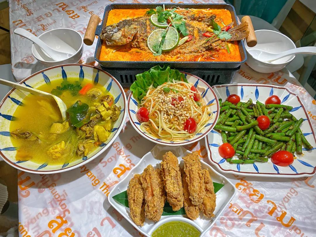 东盟商务区/青见泰小食地道泰国菜79元抢冬阴功烤鱼、冬阴功火锅套餐二选一,周末节假日,平安夜,圣诞节通用,地铁一号线直达!火锅/泰国菜/万象城/青秀区/东盟商务区
