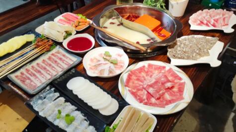 【徐东大街|免预约】8年本地火锅品牌!仅119元抢「三鼎老火锅」3-4人套餐!锅底4选1!精品肥牛+精致羊肉+五花肉等!