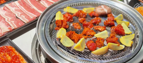 【正弘城•蓝堡湾】地道韩式烤肉•果木炭烤风味!肉食者大爱!¥88抢价值227「美娜家的烤肉」2-3人餐=香辣牛五花+精品五花肉+猪小排+蔬菜全家福+韩式拌面+实蛋+小菜2+酸梅汤+小料3等!