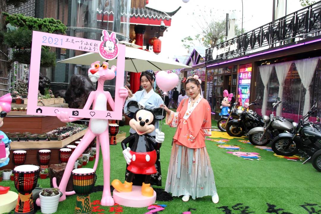 凤岭儿童乐园旁·THE ONE天吧+哈雷威士忌西餐吧【2店通用】29.9元榴莲披萨+99元牛排套餐+199元战斧牛排套餐,亲子游玩、浪漫约会、小资下午茶,周末节假日通用,免费停车