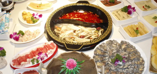 【郑东新区·祭城】辣得荡气回肠,麻得满口生香!¥29.9起抢价值126「宽窄巷子火锅」2人餐!¥158欢乐4-5人餐,毛肚+虾滑+肥牛+嫩牛肉+乌鸡卷+龙虾丸+鱼豆腐+鲜榨果汁+雪糕任吃不限量等