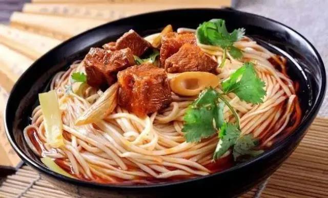 【祭城地铁口】一碗暖心养胃的牛肉拉面!¥9.9抢价值30「豫·老家拉面餐厅」2碗招牌牛肉拉面!汤香浓郁,面韧爽滑,牛肉软烂细腻!限购一套