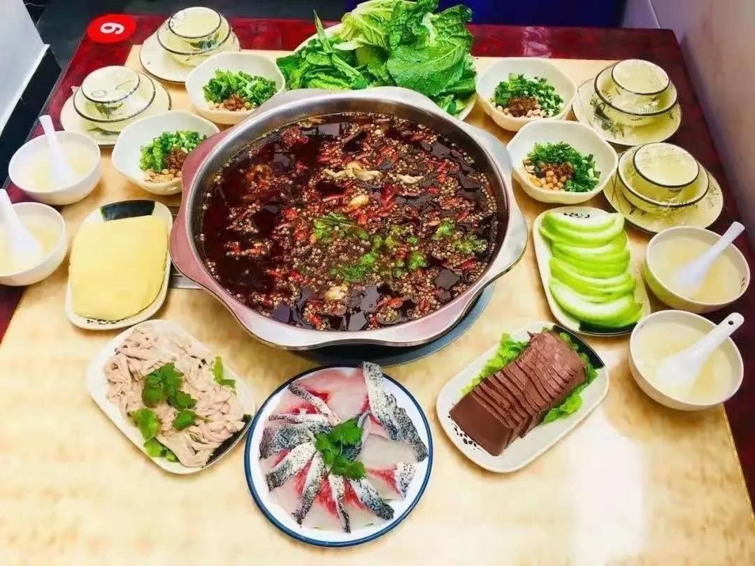 新鲜现杀!美味看得见!低至79元抢门市价220元「重庆美蛙渔火锅」4人套餐=美蛙约3 斤+鱼片+鸭肠+鸭血+土豆+冬瓜+N!