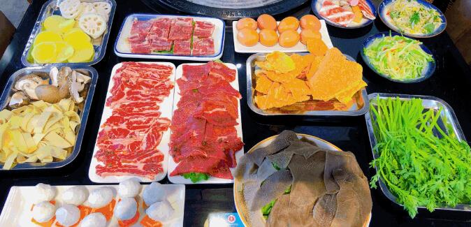 【普罗旺世】蒸煮煎烤涮一锅打尽!¥138起抢价值404「旱蒸牛肉主题餐厅」十全十美4人餐=锅底4选1+旱蒸牛肉+煎烤原切雪花+煎烤牛排+牛仔骨+虾滑+毛肚!¥258抢价值688和和美美6-8人餐