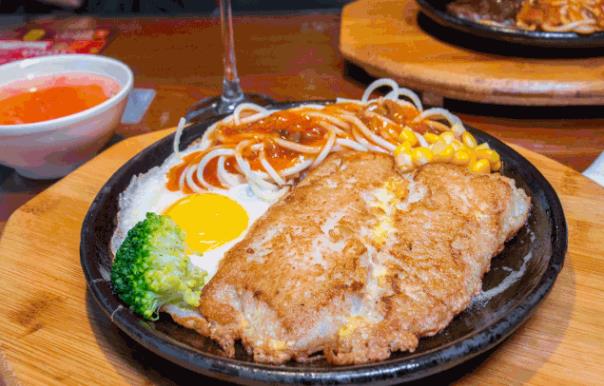 【二七万达旁】8款牛排不限量!披萨免费吃!¥59.9起抢价值89「欧米客牛排」单人自助套餐!118抢价值178双人自助!