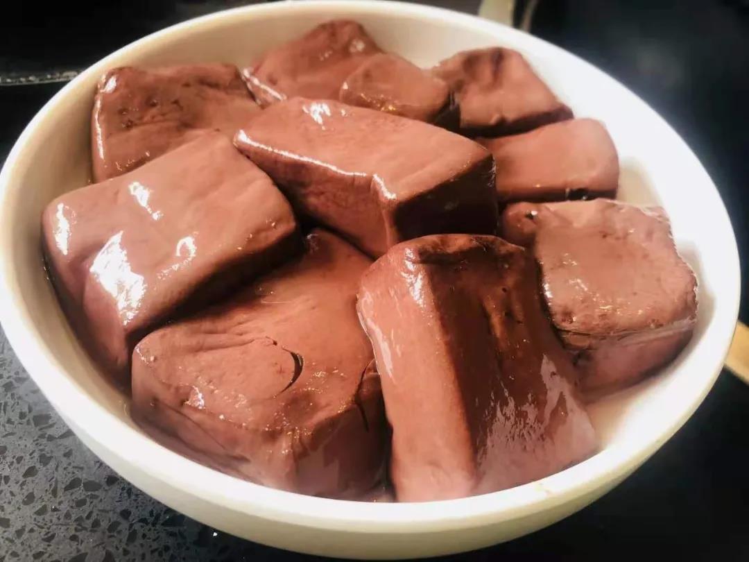 抢价值256「悦百味肥肠鸡」3-4人餐=火锅肥肠鸡 精品五花肉 鲜猪血 n!