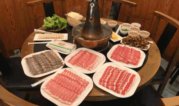 【金水区】开启地道京味儿!¥138抢价值453「北京阳坊涮羊肉」多肉铜锅涮5人餐=精品羔羊肉等6荤6素+主食+锅底小料!