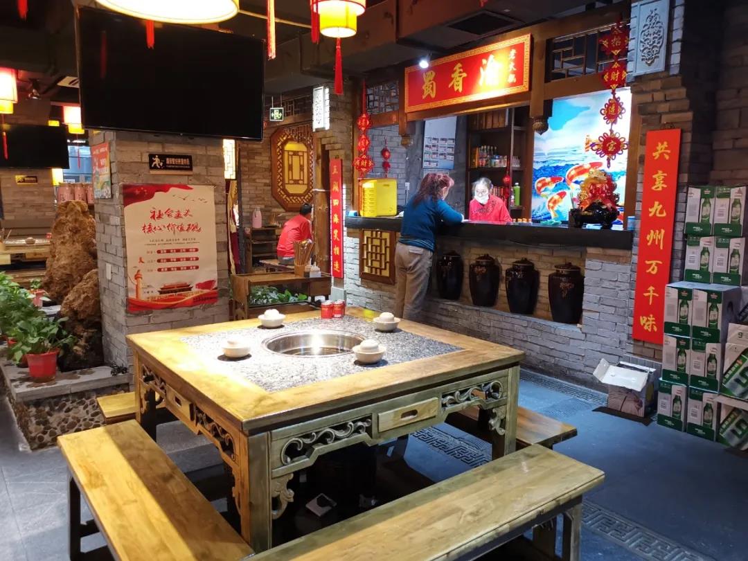 【碑林区丨含光门|五一可用】地道成都+重庆火锅,老火锅新吃法,好吃到忘不了!¥138抢价值398元「蜀香渝火锅」4人餐=鸳鸯锅+谷饲肥牛+精品鲜毛肚+鸭血+卤鹌鹑蛋+大棒蟹柳+油麦菜+厚切土豆片等!