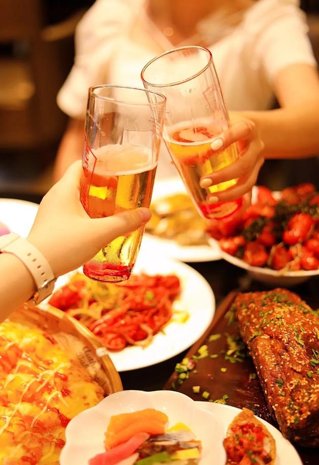 【富力艾美酒店】100+菜品自由选择!4种风味小龙虾不限量畅吃!¥138抢价值238元1大1小亲子自助晚餐!