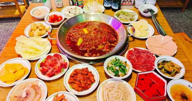 【红牌楼】地道江湖味!全牛宴·牛杂越涮越好吃!88元抢价值238元「牛太公老街牛杂火锅」套餐=牛肉+千层肚+牛头肉+N
