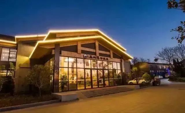 三山森林溪谷温泉 尽享舒适温泉与悦人景致 49起抢价值6元1大1小票 79 2大2小票 距市区40分钟车程 今日特卖