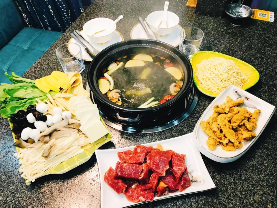 【昌平区|政府街】吃牛肉喝骨汤!冬天zui佳!118元抢价值280元「浩坤霸王牛肉」2人套餐=霸王牛肉+蔬菜拼盘+牛酥肉等!