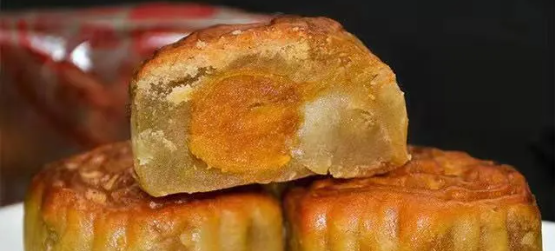 【包邮到家·巢娭毑月饼】长沙本土网红月饼!抢不到的美味|中秋佳礼!58元抢价值100元巢娭毑莲蓉蛋黄月饼8个500g!