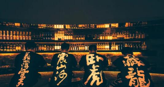 【坡子街美食广场】一见倾心的小酒馆!来这里深夜解忧!19.9元抢价值118元「解忧小肆」套餐
