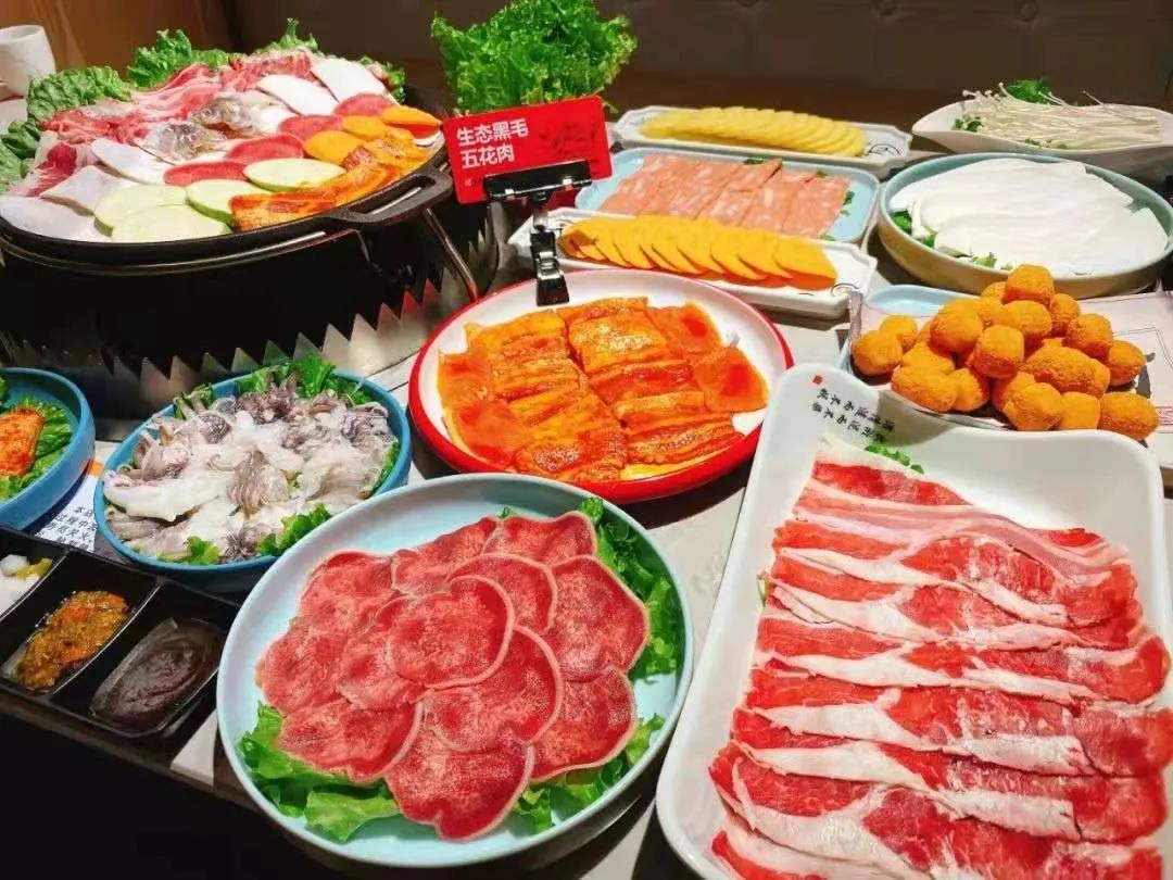 【团结南路/绿地2店通用】围着暖暖的火炉吃烤肉!¥69抢价值238元「黑火石火山石烤肉」2-3人餐=极品五花肥牛+精品五花+极品培根+鱼豆腐+黑椒鸭脯肉+生菜+土豆片等!88元抢3-4人餐!