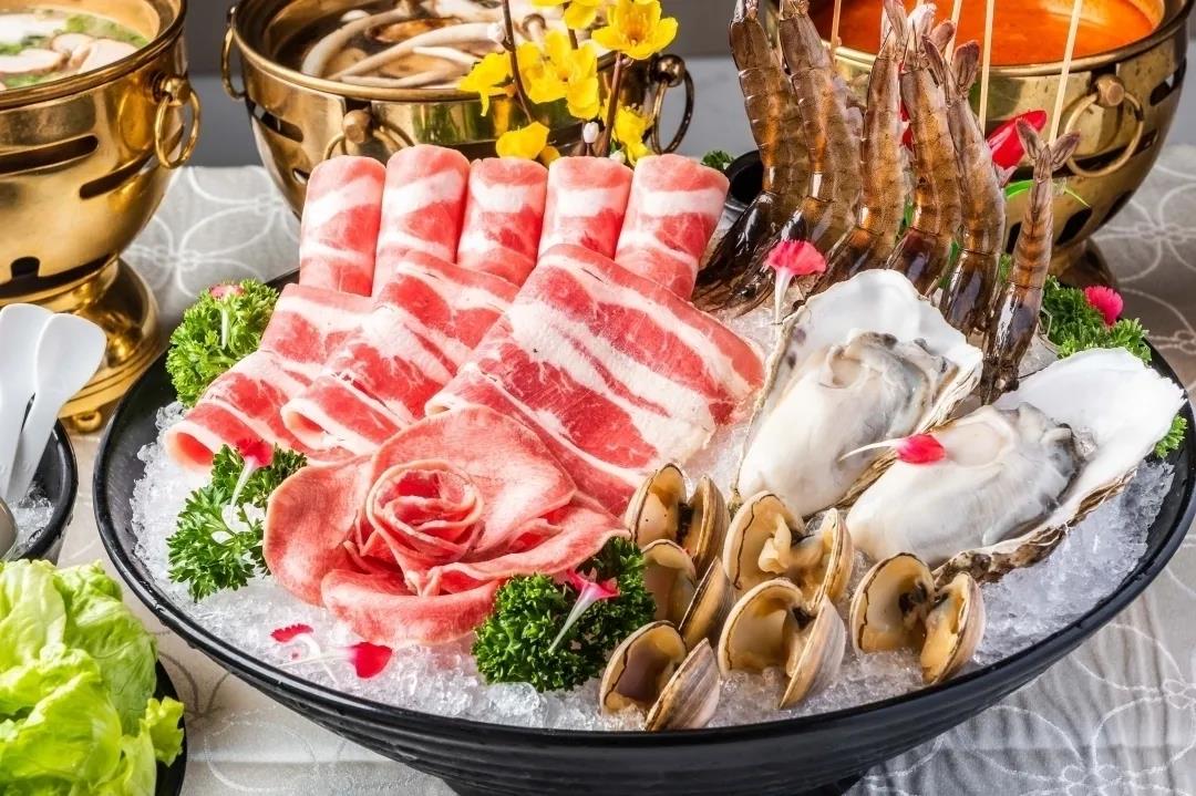 【全国19店可用】一人一锅吃到爽!人均不到80!218元抢价值501元「小辉哥火锅」3人套餐=锅底+比翼合鲜拼盘+各种肉类等!