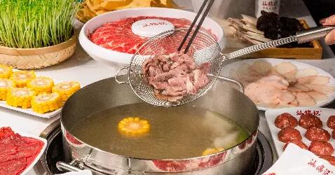 【睿达广场店丨中原万达店丨2店通用丨周年庆】拒绝冷冻肉,只用当天鲜肉~原汁原味原潮汕!¥179抢231「汕锦记·潮汕牛肉火锅」豪华3人餐=牛骨汤锅底+吊龙+嫩肉+匙仁+现打牛肉丸等N多!